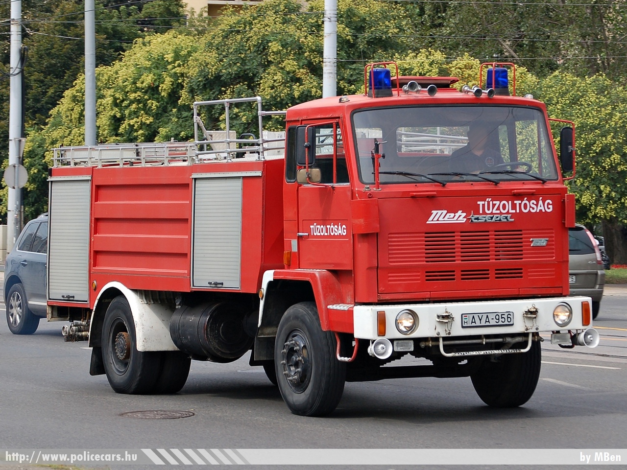 Csepel D-755, Fõvárosi Tûzoltóparancsnokság, Újbudai Tûzõrség, fotó: MBen
Keywords: HÖT tûzoltóautó magyar Magyarország tûzoltó tûzoltóság fire firetruck Hungary hungarian AYA-956
