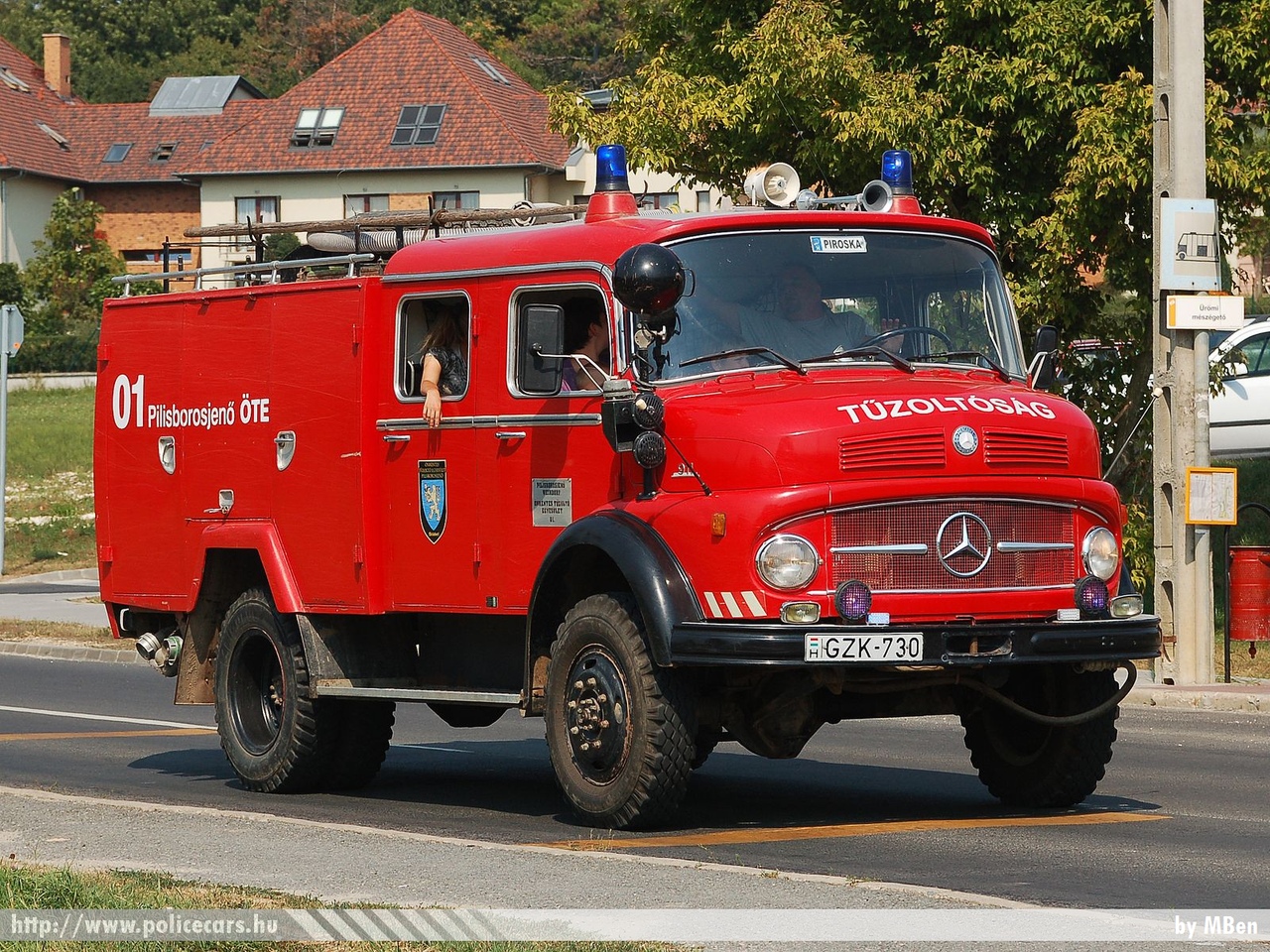 Mercedes 911, Pilisborosjenõi Önkéntes Tûzoltó Egyesület, fotó: MBen
Keywords: tûzoltóautó tûzoltóság tûzoltó magyar Magyarország ÖTE fire firetruck Hungary hungarian GZK-730