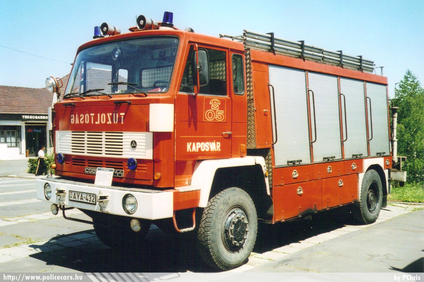 Csepel 744, Kaposvári Hivatásos Önkormányzati Tûzoltóság, fotó: PChris
Keywords: HÖT tûzoltóautó magyar Magyarország tûzoltó tûzoltóság fire firetruck Hungary hungarian AYA-432