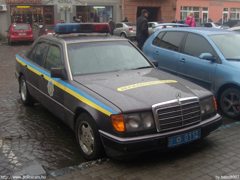 Mercedes-Benz W124, fotó: balzolt007
Keywords: ukrán Ukrajna rendőr rendőrautó rendőrség 0112 police policecar Ukraine ukrainian