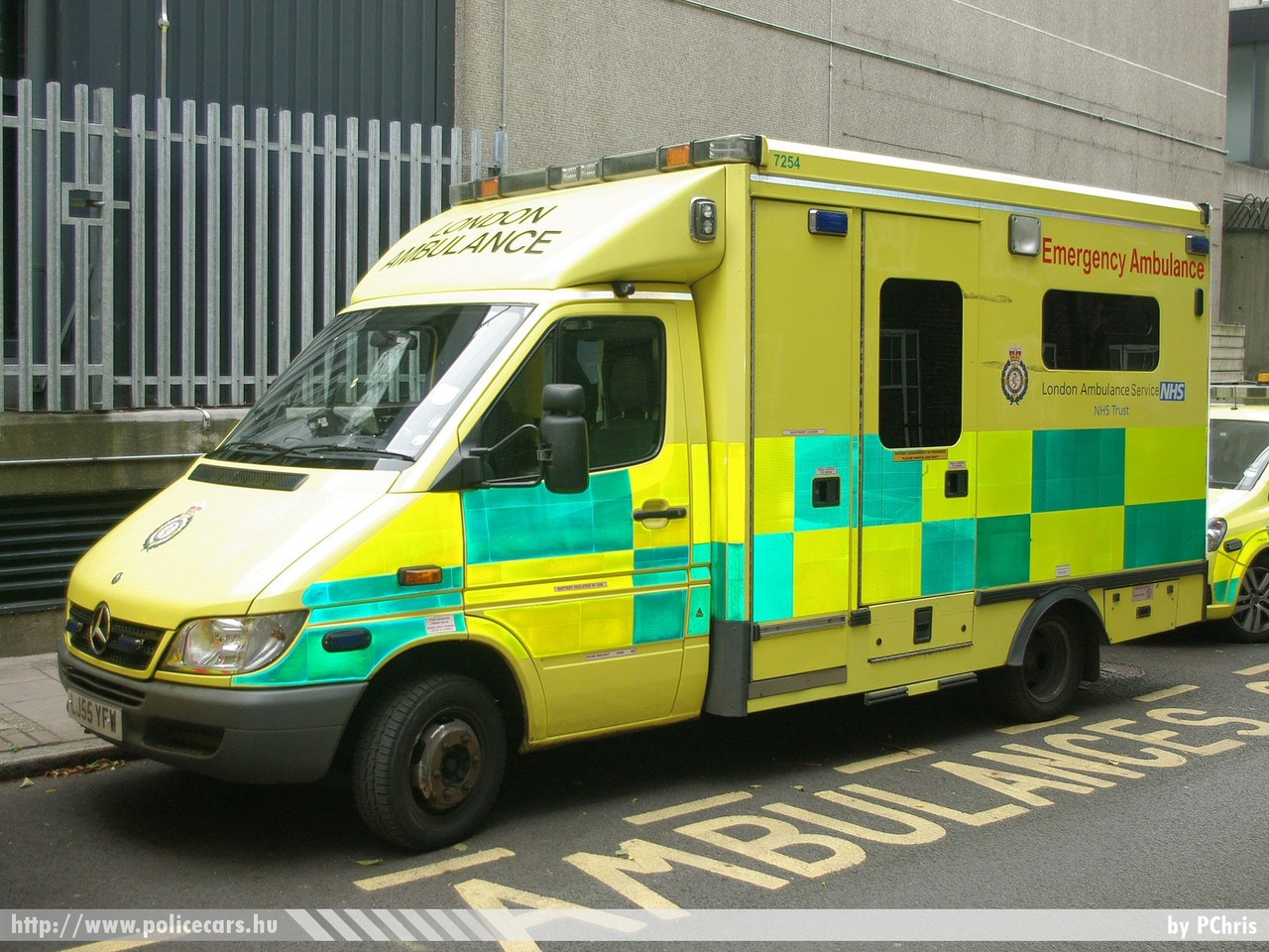 Mercedes Sprinter, fotó: PChris
Keywords: angol Anglia mentő mentőautó ambulance United Kingdom