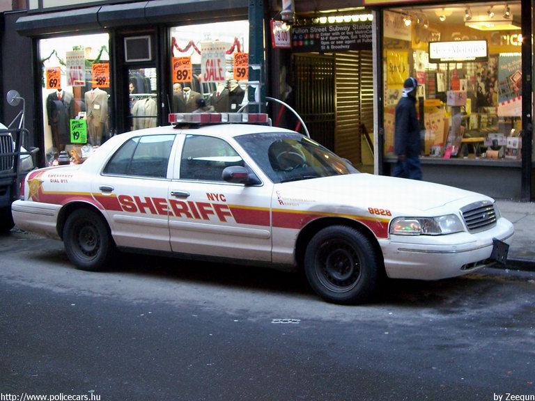 Ford Crown Victoria, fotó: Zeegun
Keywords: USA Amerikai Egyesült Államok rendőr rendőrautó rendőrség