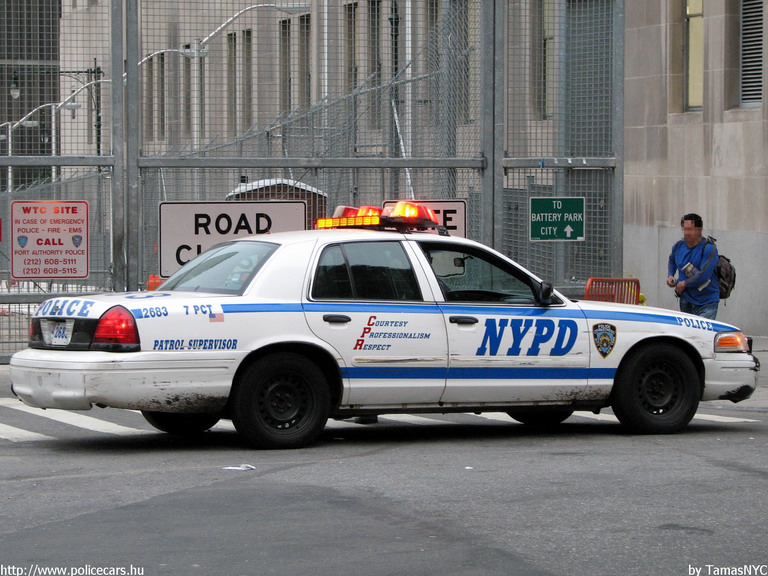 Ford Crown Victoria, fotó: [url=http://nycity.blog.hu/]TamasNYC[/url]
Keywords: USA Amerikai Egyesült Államok rendőr rendőrautó rendőrség nypd