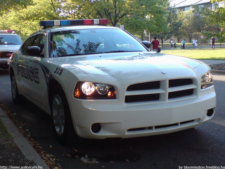 Dodge Charger, fotó: [url=http://bloomington.freeblog.hu]bloomington.freeblog.hu[/url]
Keywords: USA Amerikai Egyesült Államok rendőr rendőrautó rendőrség