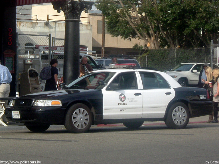 Ford Crown Victoria, fotó: Bazsi
Keywords: USA Amerikai Egyesült Államok rendőr rendőrautó rendőrség