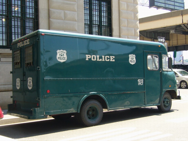 Ford Paddy Wagon, fotó: DBiro
Keywords: USA Amerikai Egyesült Államok rendőr rendőrautó rendőrség