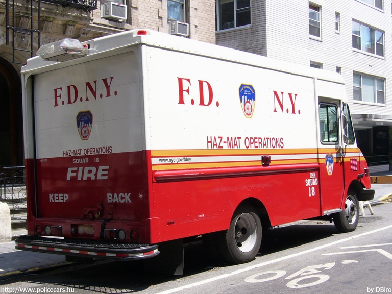 GMC, fotó: DBiro
Keywords: USA Amerikai Egyesült Államok tûzoltó tûzoltóautó tûzoltóság fdny