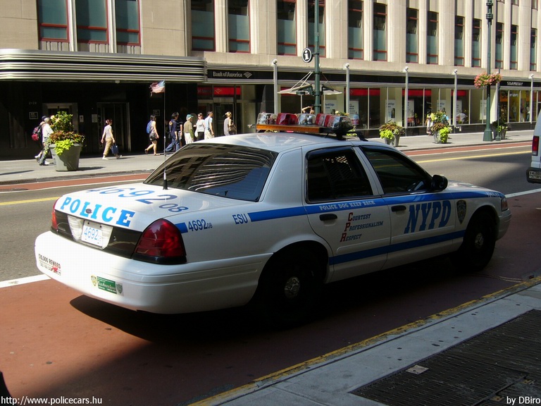 Ford Crown Victoria, fotó: DBiro
Keywords: USA Amerikai Egyesült Államok rendőr rendőrautó rendőrség nypd