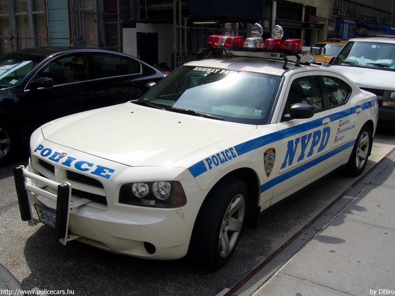 Dodge Charger, fotó: DBiro
Keywords: USA Amerikai Egyesült Államok rendőr rendőrautó rendőrség nypd