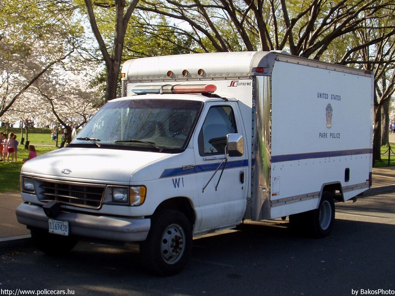 Ford E-350, fotó: BakosPhoto
Keywords: USA Amerikai Egyesült Államok rendőr rendőrautó rendőrség
