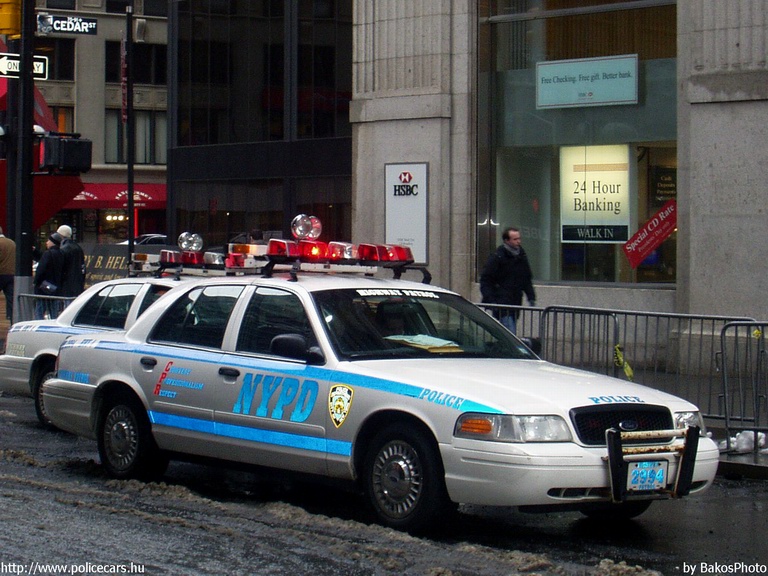 Ford Crown Victoria, fotó: BakosPhoto
Keywords: USA Amerikai Egyesült Államok rendőr rendőrautó rendőrség nypd