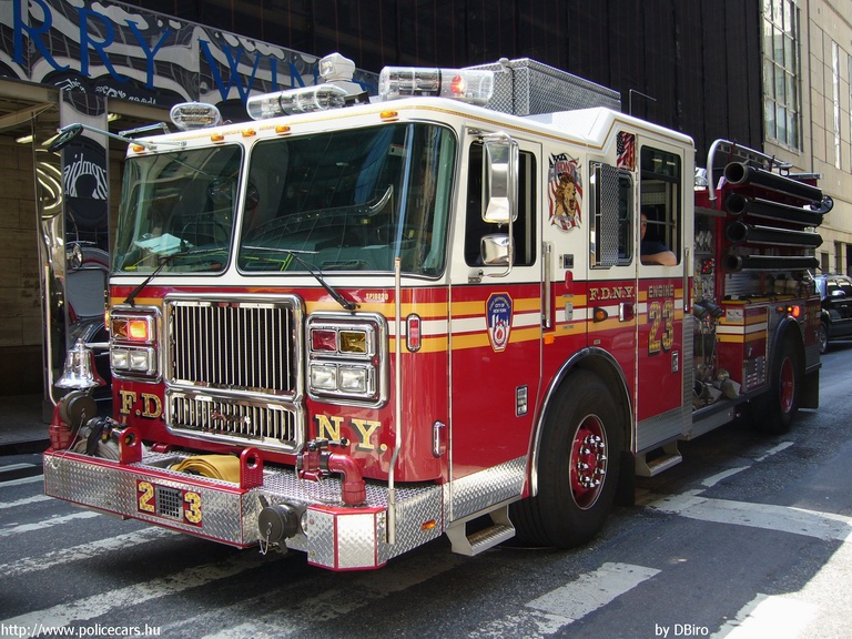 Seagrave Marauder II 2000/500, fotó: DBiro
Keywords: tûzoltó tûzoltóság tûzoltóautó USA Amerikai Egyesült Államok fdny