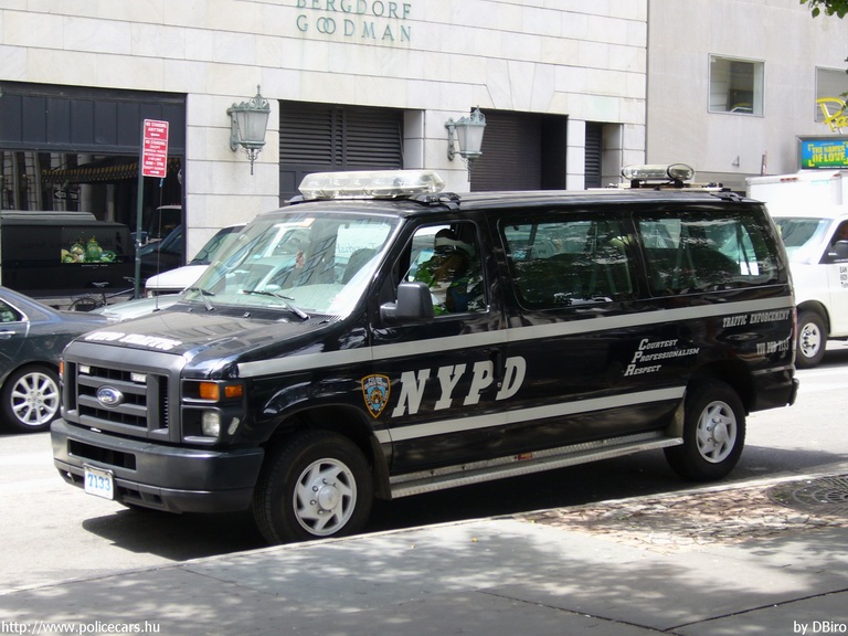 Ford E-150, fotó: DBiro
Keywords: USA Amerikai Egyesült Államok rendőr rendőrautó rendőrség nypd