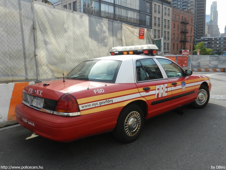 Ford Crown Victoria, fotó: DBiro
Keywords: USA Amerikai Egyesült Államok tûzoltó tûzoltóautó tûzoltóság FDNY