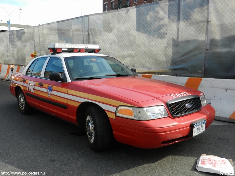 Ford Crown Victoria, fotó: DBiro
Keywords: USA Amerikai Egyesült Államok tûzoltó tûzoltóautó tûzoltóság FDNY