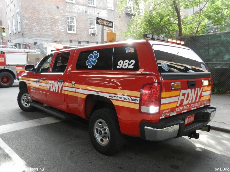 GMC Sierra 2500HD, fotó: DBiro
Keywords: USA Amerikai Egyesült Államok tûzoltó tûzoltóautó tûzoltóság FDNY