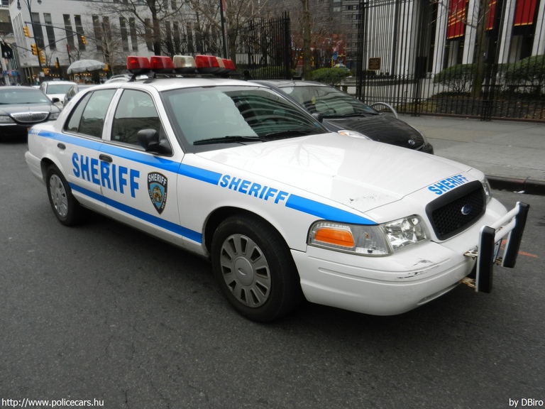 Ford Crown Victoria, fotó: DBiro
Keywords: USA Amerikai Egyesült Államok rendőr rendőrautó rendőrség