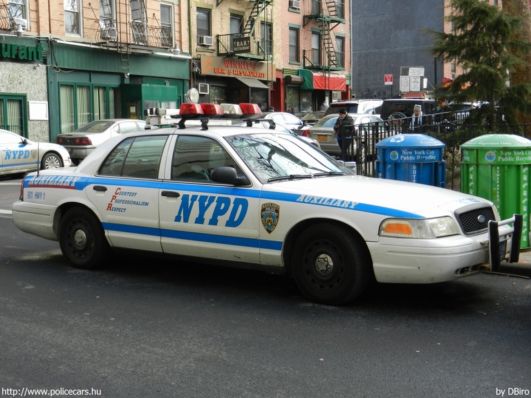 Ford Crown Victoria, fotó: DBiro
Keywords: USA Amerikai Egyesült Államok rendőr rendőrautó rendőrség NYPD