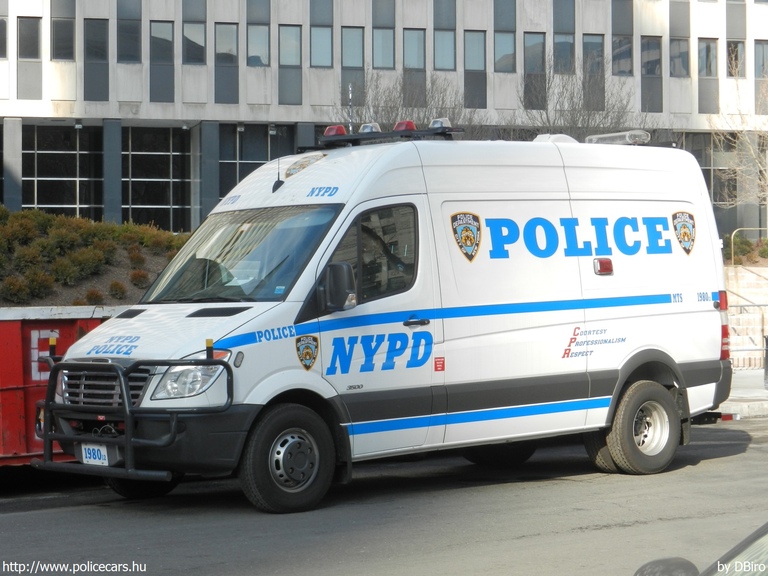 Freightliner Sprinter 3500, fotó: DBiro
Keywords: USA Amerikai Egyesült Államok rendőr rendőrautó rendőrség NYPD