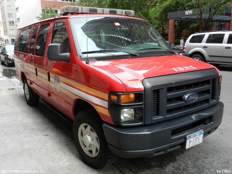 Ford E-350, fotó: DBiro
Keywords: USA Amerikai Egyesült Államok tûzoltó tûzoltóautó tûzoltóság FDNY