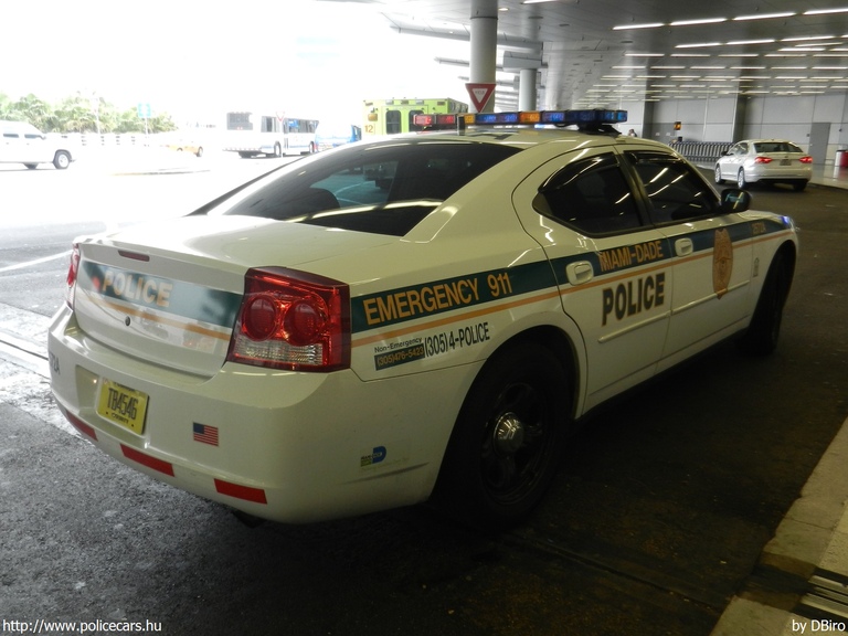 Dodge Charger, fotó: DBiro
Keywords: USA Amerikai Egyesült Államok rendőr rendőrautó rendőrség