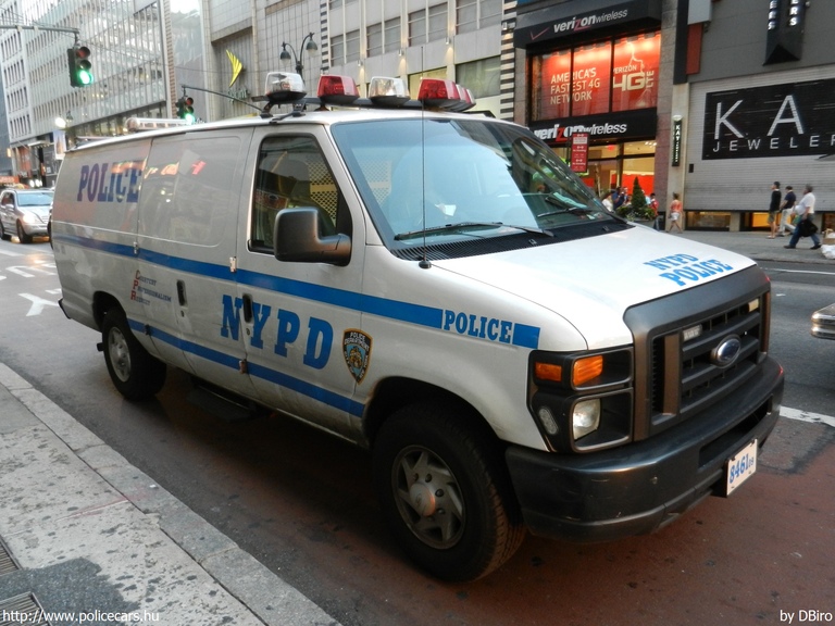 Ford E-250, fotó: DBiro
Keywords: USA Amerikai Egyesült Államok rendőr rendőrautó rendőrség NYPD