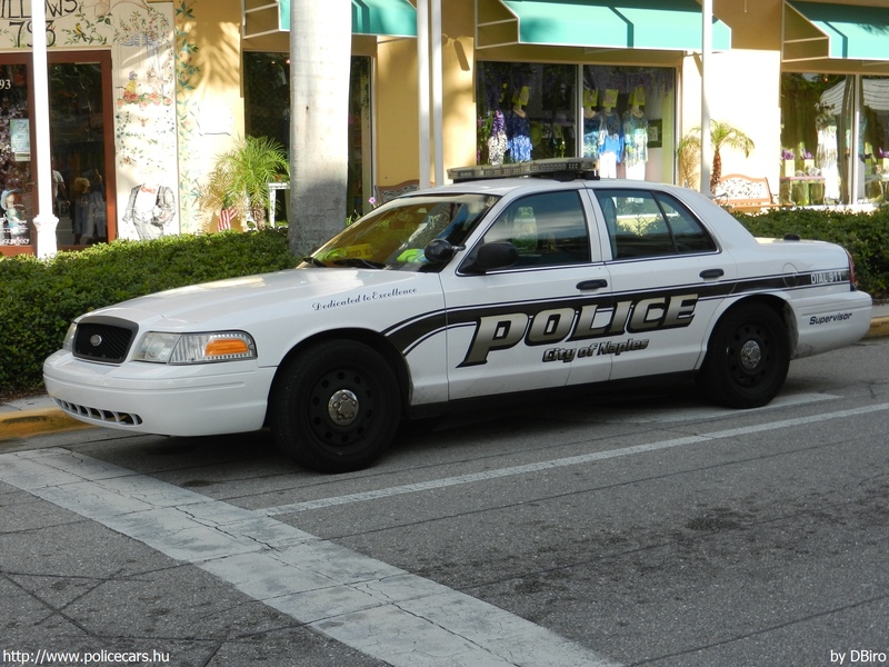 Ford Crown Victoria, fotó: DBiro
Keywords: USA Amerikai Egyesült Államok rendőr rendőrautó rendőrség