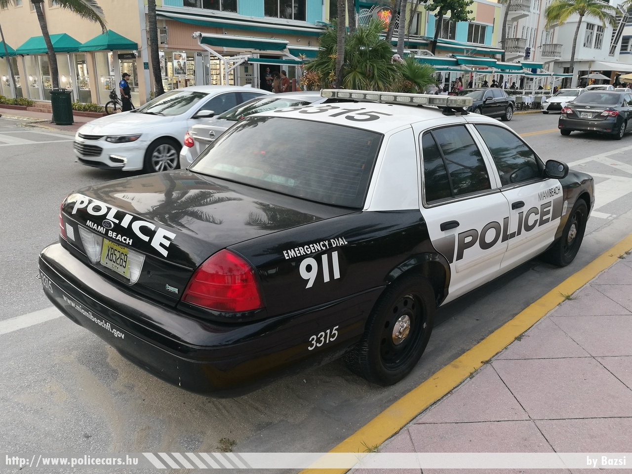 Ford Crown Victoria, Miami, fotó: Bazsi
Keywords: USA Amerikai Egyesült Államok rendőr rendőrautó rendőrség police policecar united states