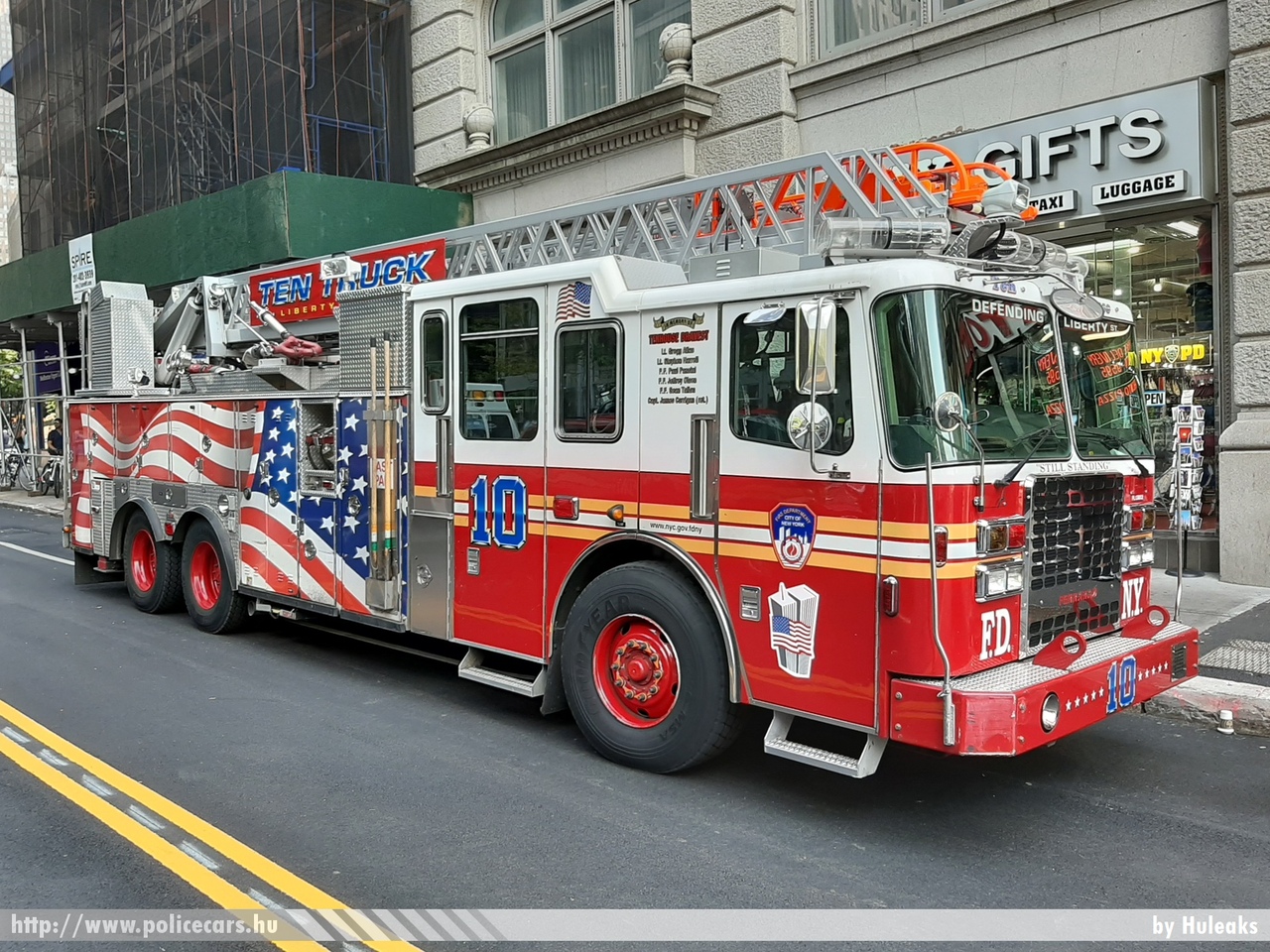 Seagrave 100, New York, FDNY, fotó: Huleaks
Keywords: USA Amerikai Egyesült Államok tûzoltó tûzoltóautó fire firetruck united states