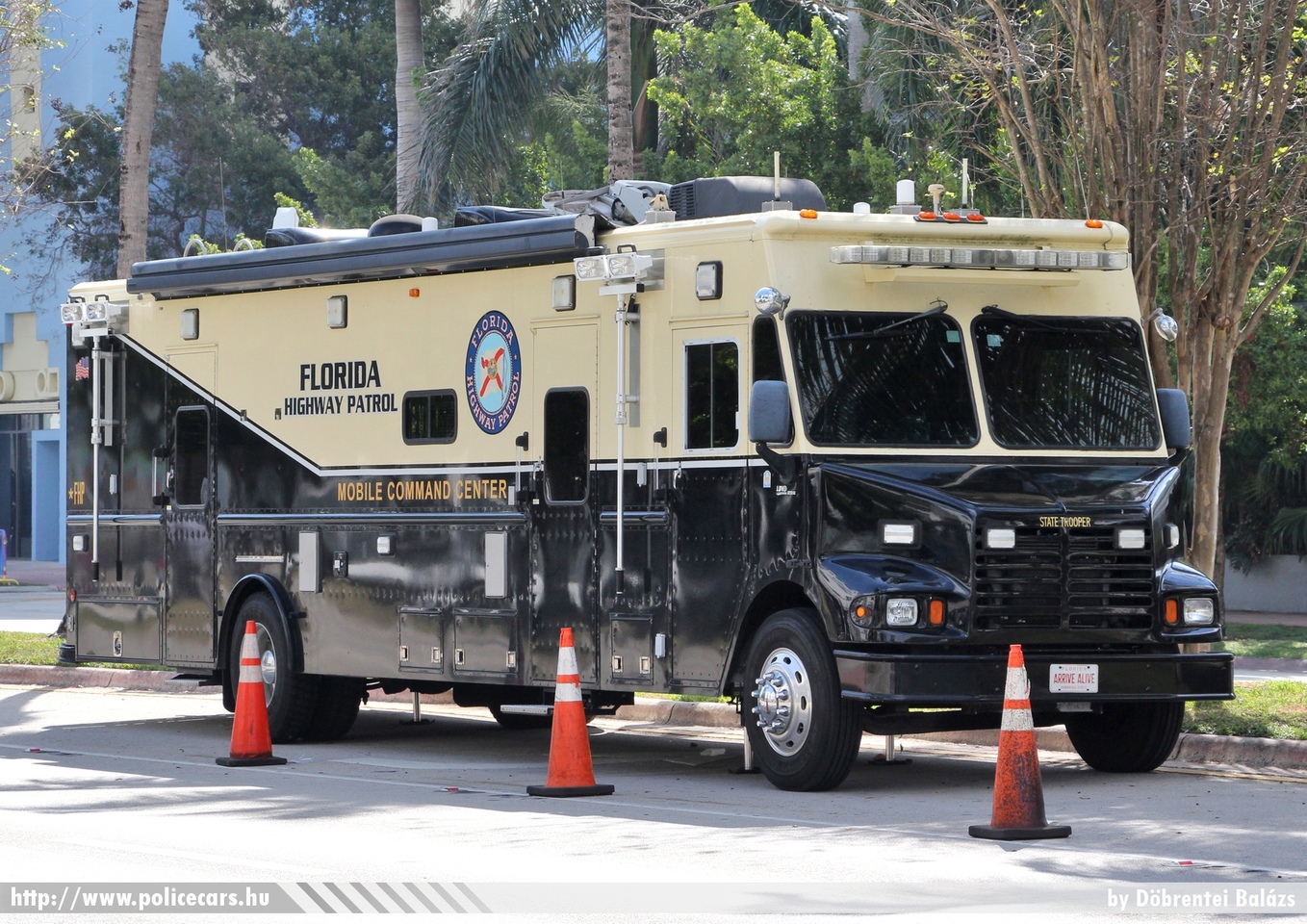 Freightliner LDV Mobile Command Unit, Florida Highway Patrol, Mobile Command Center, fotó: Döbrentei Balázs
Keywords: USA Amerikai Egyesült Államok rendőr rendőrautó rendőrség police policecar united states