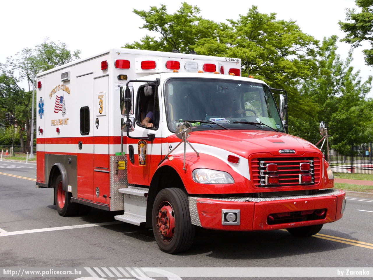 2019 Freightliner M2/Road Rescue, District of Columbia Fire and Emergency Medical Services Department, Medic 3, fotó: Zaronka
Keywords: USA Amerikai Egyesült Államok tûzoltó tûzoltóautó fire firetruck united states ambulance mentő mentőautó