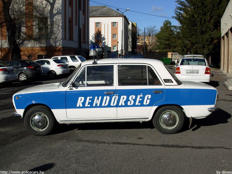 Lada VAZ 2101, fotó: dénes
Keywords: rendőr rendőrség rendőrautó