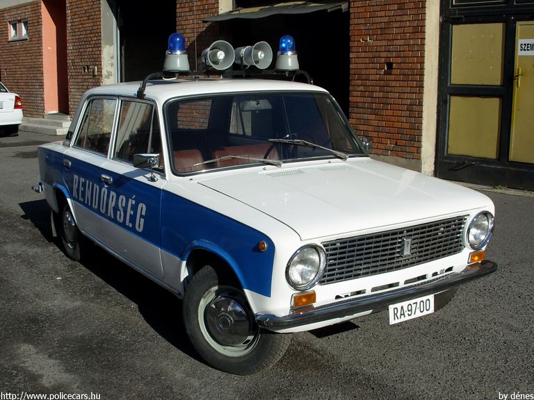 Lada 2101, fotó: dénes
Keywords: rendőr rendőrség rendőrautó RA97-00