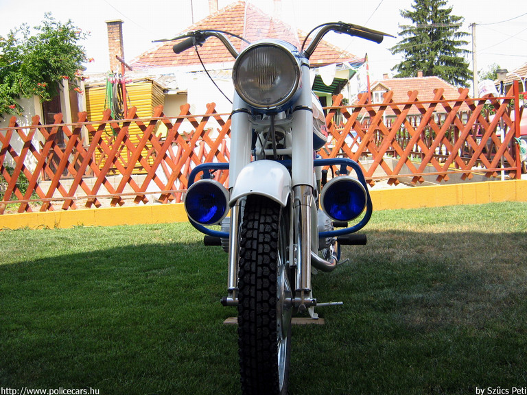 Pannónia P-20, fotó: Szûcs Peti
Keywords: rendőr rendőrség rendőrmotor motor