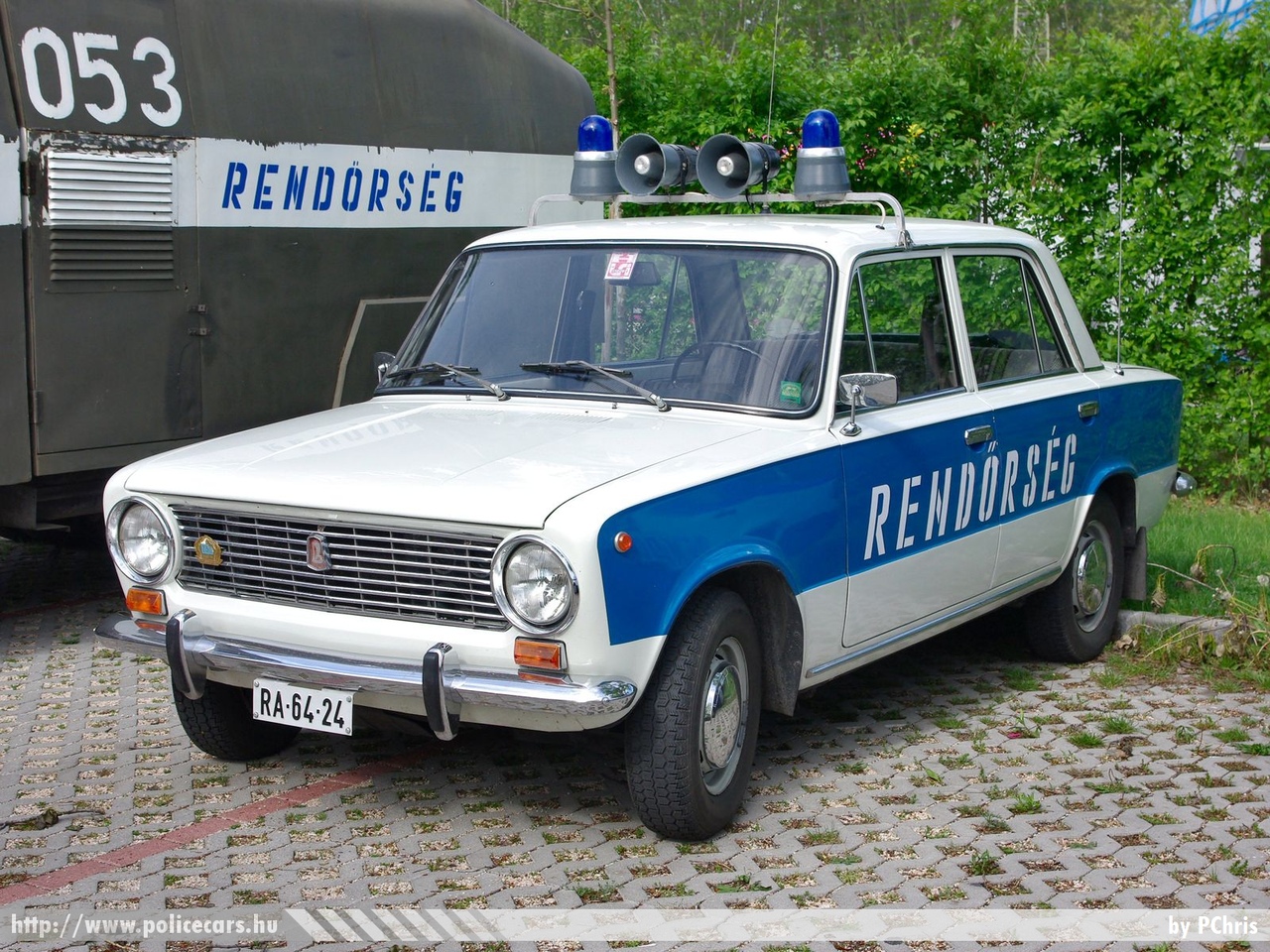 Lada VAZ 2101, fotó: PChris
Keywords: rendőr rendőrautó rendőrség magyar Magyarország RA64-24 veterán
