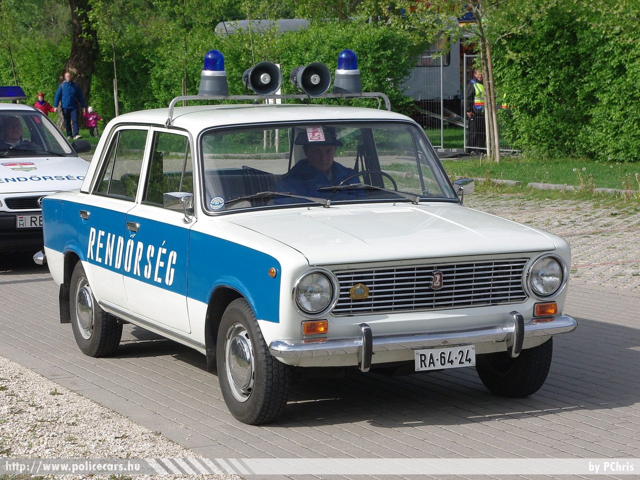 Lada VAZ 2101, fotó: PChris
Keywords: rendőr rendőrautó rendőrség magyar Magyarország RA64-24 veterán