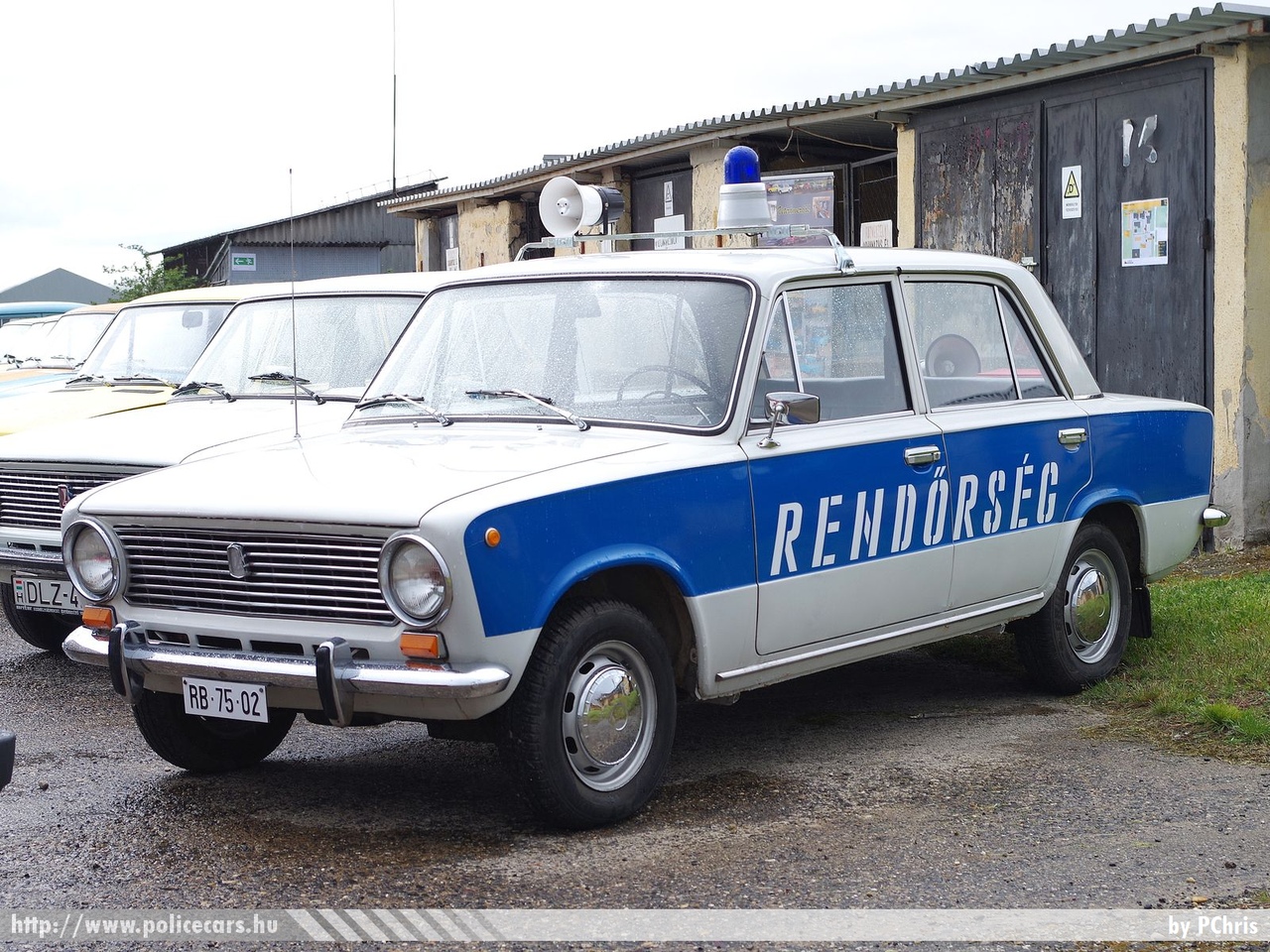 Lada VAZ 2101, fotó: PChris
Keywords: rendőrség rendőr rendőrautó magyar Magyarország hungarian Hungary police policecar RB75-02