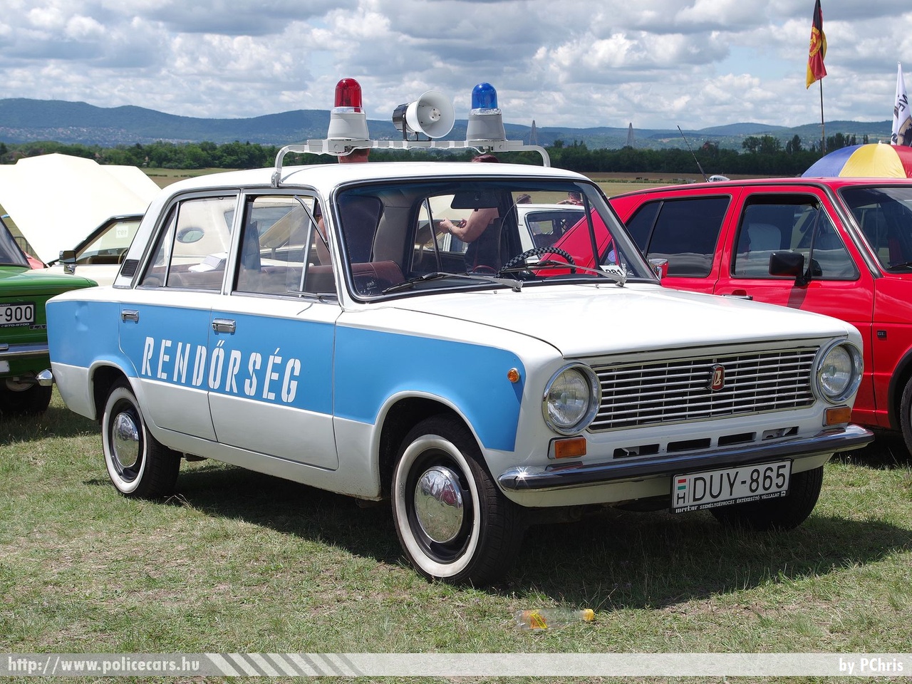 Lada VAZ 2101, fotó: PChris
Keywords: rendőrség rendőr rendőrautó magyar Magyarország hungarian Hungary police policecar DUY-865