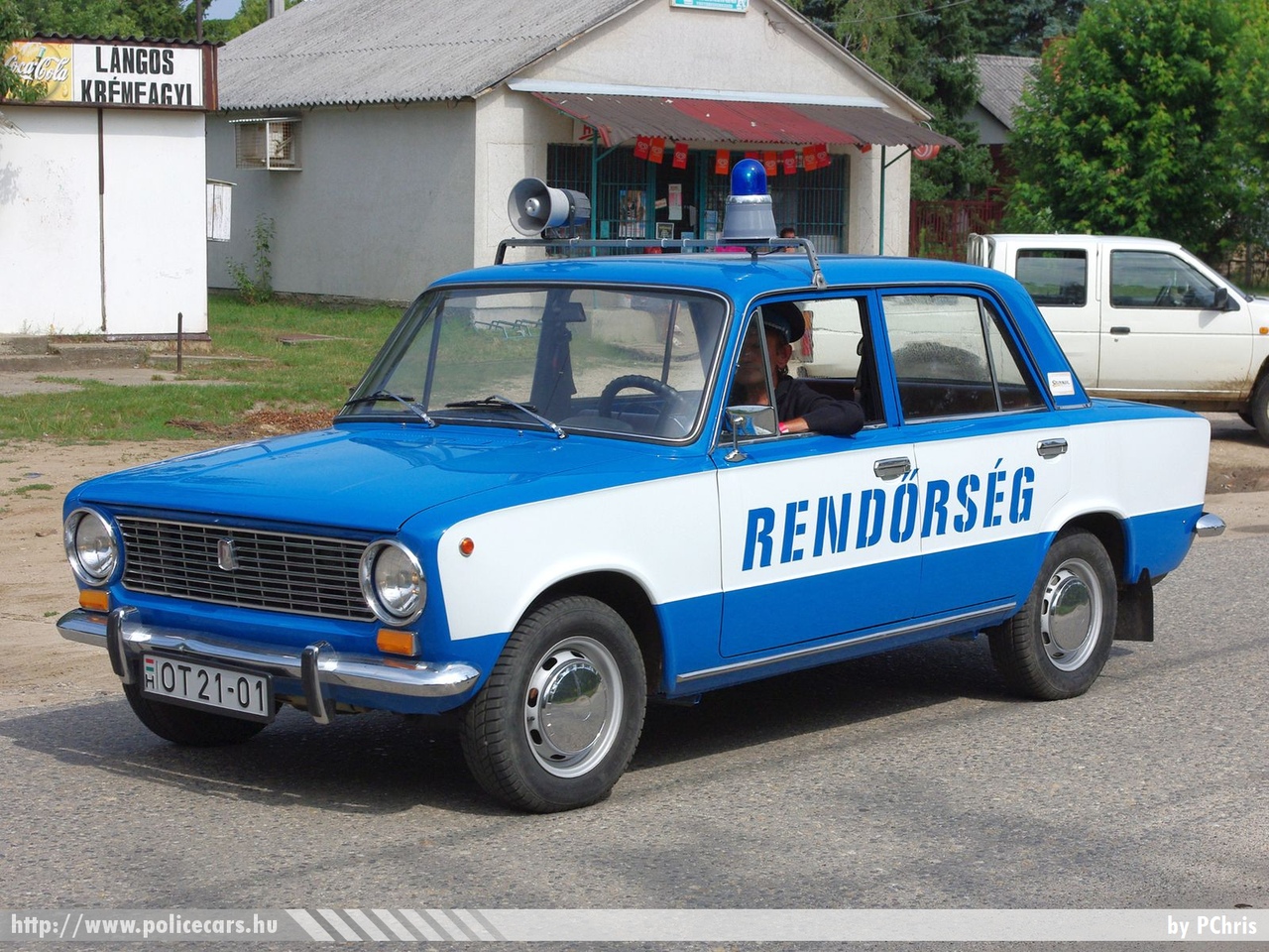 Lada VAZ 2101, fotó: PChris
Keywords: rendőrség rendőr rendőrautó magyar Magyarország hungarian Hungary police policecar OT21-01