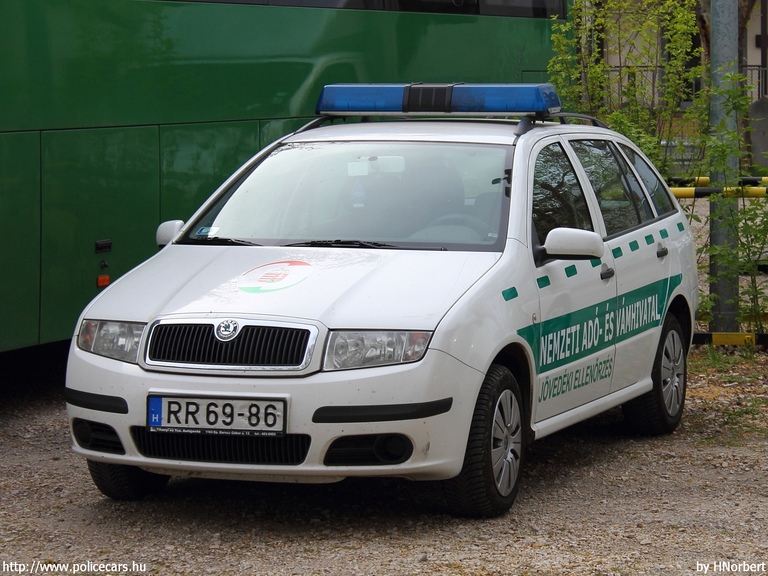 Skoda Fabia, Nemzeti Adó- és Vámhivatal, fotó: HNorbert
Keywords: vám magyar Magyarország NAV VPOP pénzügyőrség RR69-86 Hungary hungarian customs