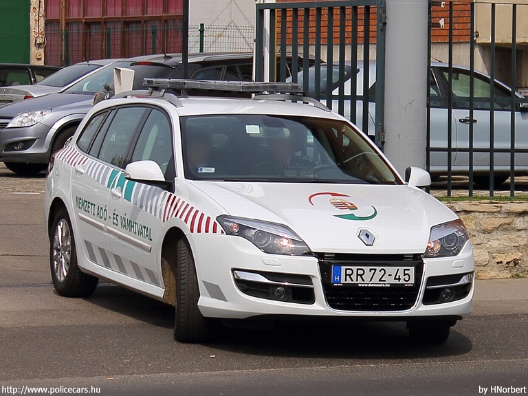 Renault Laguna, Nemzeti Adó- és Vámhivatal, fotó: HNorbert
Keywords: vám magyar Magyarország NAV VPOP pénzügyőrség RR72-45 Hungary hungarian customs