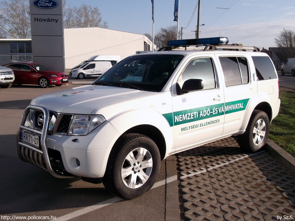 Nissan Pathfinder, Nemzeti Adó- és Vámhivatal, fotó: Sz.S.
Keywords: vám magyar Magyarország NAV VPOP pénzügyőrség RR71-07 Hungary hungarian customs