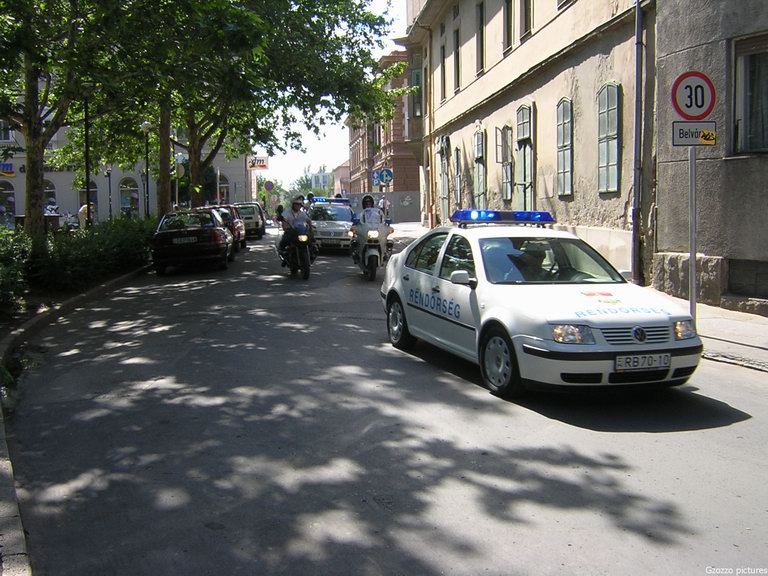 Volkswagen Bora, fotó: Kinguc
Keywords: rendőrség rendőr rendőrautó magyar Magyarország RB70-10