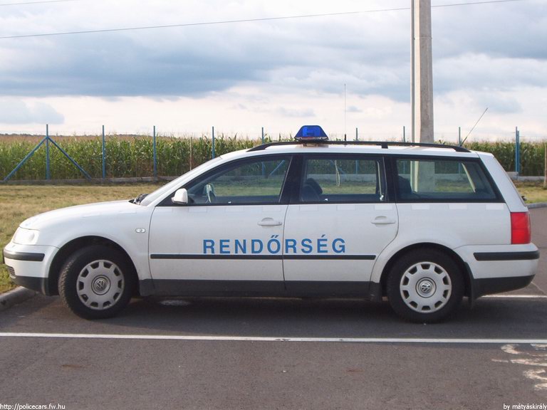 Volkswagen Passat, fotó: mátyáskirály
Keywords: rendőrség rendőr rendőrautó magyar Magyarország RB40-98