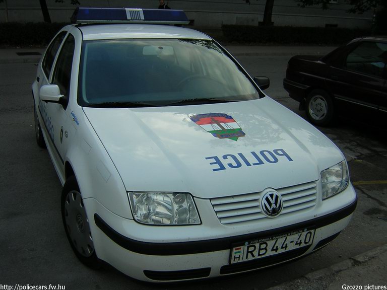 Volkswagen Bora, fotó: Gzozzo pictures
Keywords: rendőrség rendőr rendőrautó magyar Magyarország RB44-40