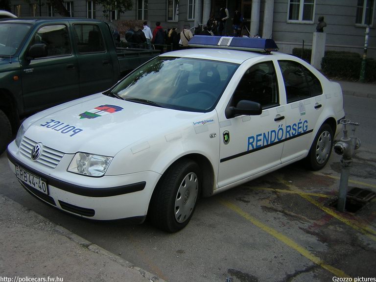 Volkswagen Bora, fotó: Gzozzo pictures
Keywords: rendőrség rendőr rendőrautó magyar Magyarország RB44-40