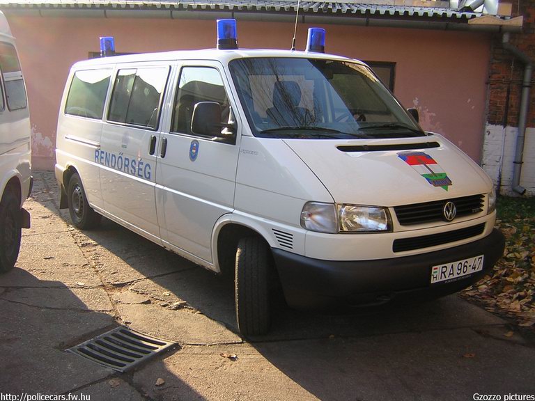 Volkswagen Transporter T4, fotó: Gzozzo pictures
Keywords: rendőrség rendőr rendőrautó magyar Magyarország RA96-47