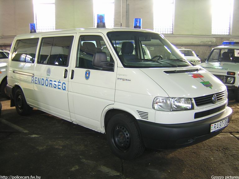 Volkswagen Transporter T4, fotó: Gzozzo pictures
Keywords: rendőrség rendőr rendőrautó magyar Magyarország RA97-38