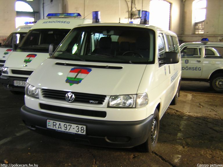 Volkswagen Transporter T4, fotó: Gzozzo pictures
Keywords: rendőrség rendőr rendőrautó magyar Magyarország RA97-38
