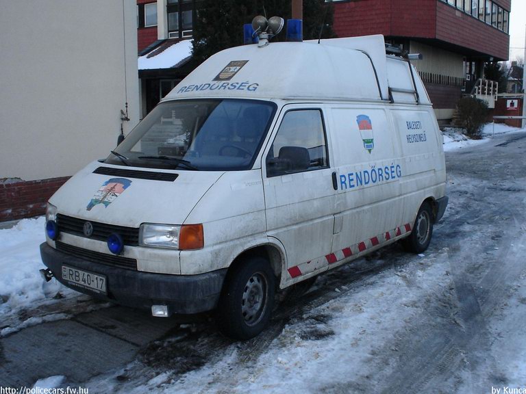 Volkswagen Transporter T4, fotó: Kunca
Keywords: rendőrség rendőr rendőrautó magyar Magyarország RB40-17